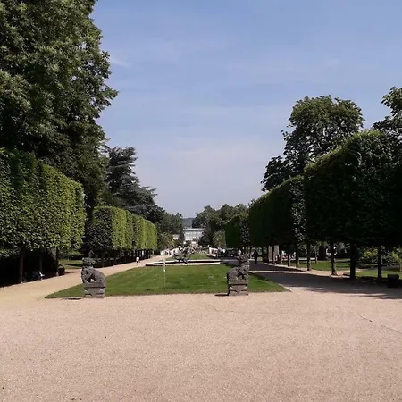 Avec Jardin Et Stationnement Gratuit A *