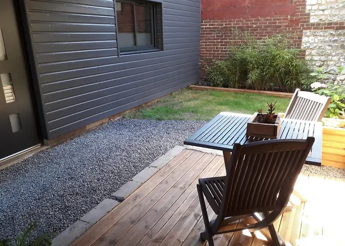 Avec Jardin Et Stationnement Gratuit A *