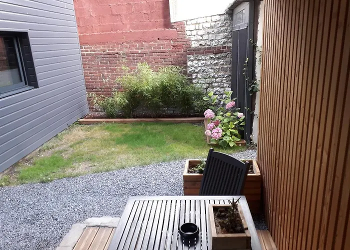 Avec Jardin Et Stationnement Gratuit A Appartement *