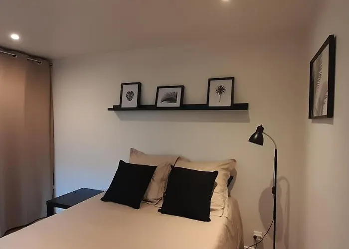 Avec Jardin Et Stationnement Gratuit A Appartement *